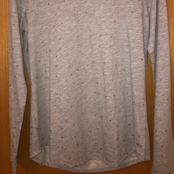 Gray long sleeve shirt with gold polka dots. - Picture 3 of 4